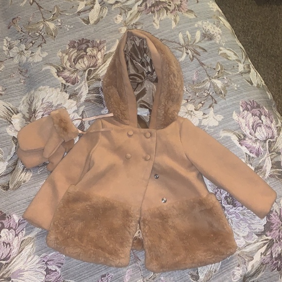 Tahari Other - Kids Tahari two button coat size 12 months - with matching gloves